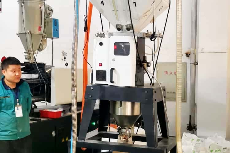 Injection molding resins mixing